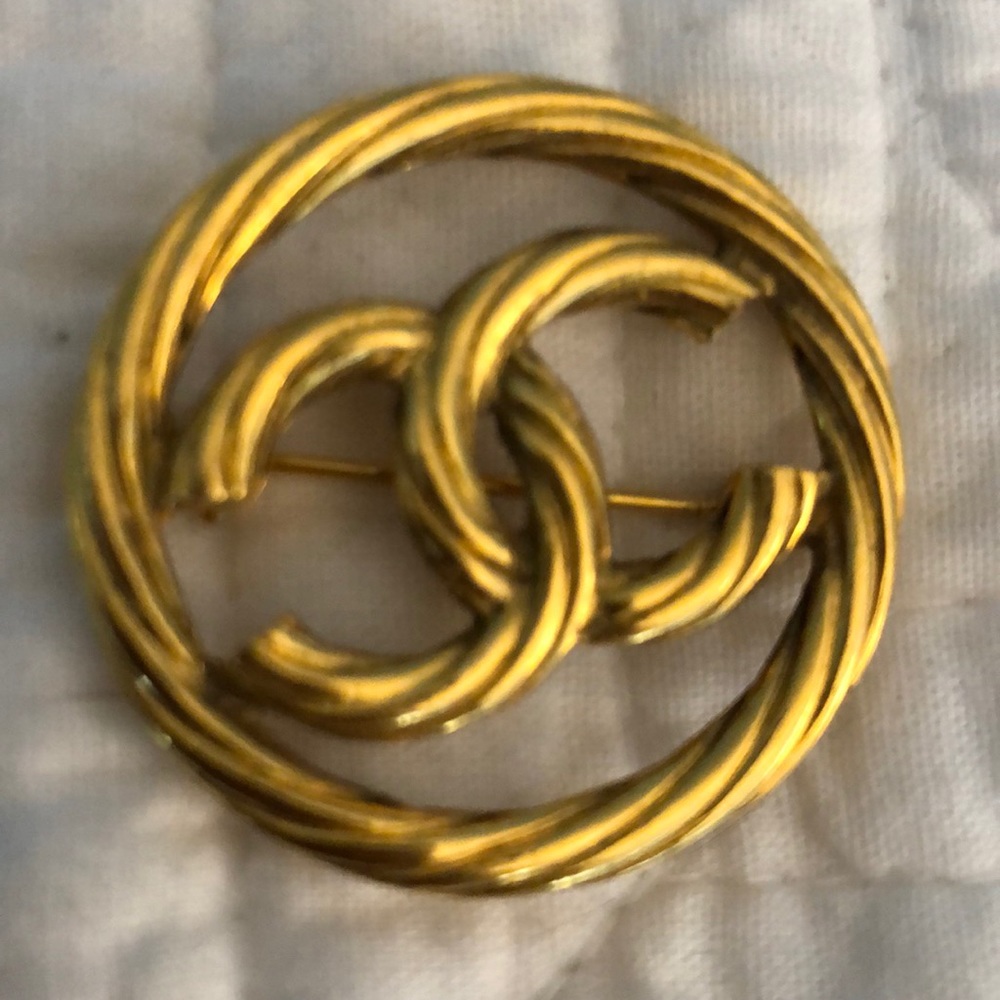 Authentic CHANEL pin in gold tone.